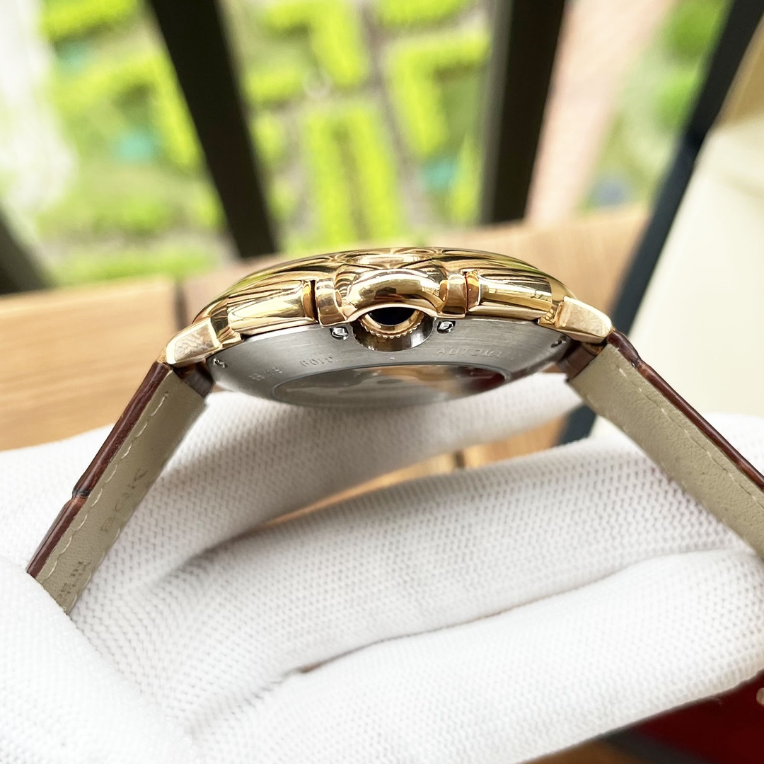 Cartier 白壳 玫金壳 【全新风格 】卡地亚-Cartier 男士腕表 全自动机械机芯 矿物强化玻璃 316L精钢表壳 真皮表带 休闲 商务 尺寸:直径44mm 厚度12mm