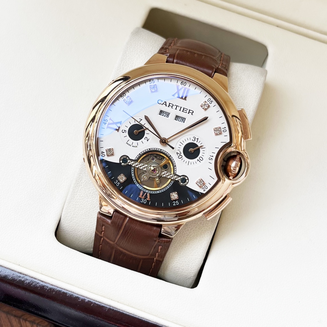 Cartier 白壳 玫瑰金 【全新设计 典雅 】卡地亚-Cartier 男士腕表 全自动机械机芯 矿物强化玻璃 316L精钢表壳 真皮表带 休闲 商务 尺寸:直径44mm 厚度12mm