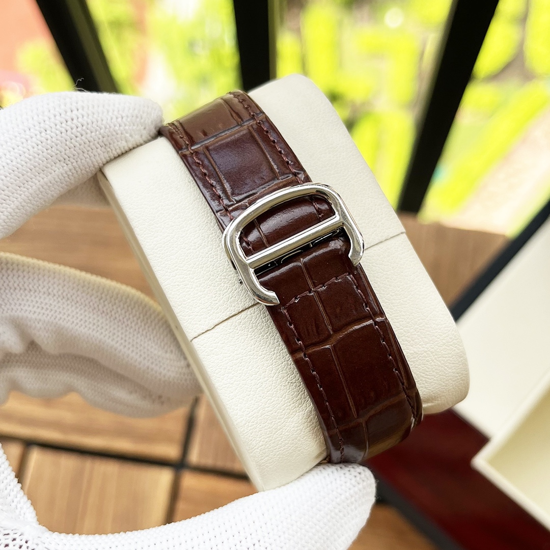 Cartier 白壳 玫瑰金 【简约风格 优雅大方】卡地亚-Cartier 男士腕表 全自动机械机芯 矿物强化玻璃 316L精钢表壳 真皮表带 设计 商务休闲 尺寸:径44mm 厚度12mm