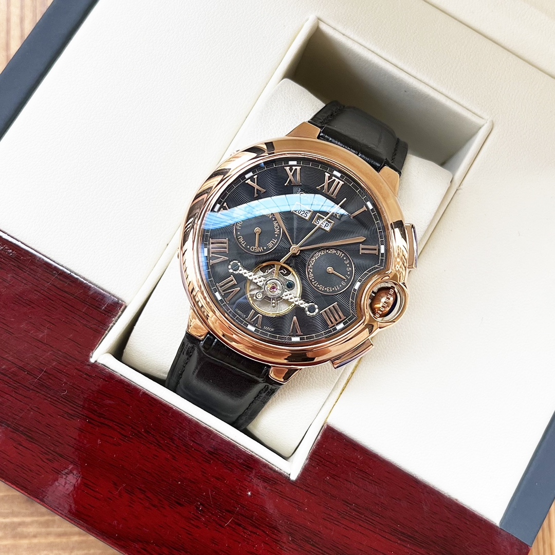 Cartier 白壳 玫瑰金 【简约风格 优雅大方】卡地亚-Cartier 男士腕表 全自动机械机芯 矿物强化玻璃 316L精钢表壳 真皮表带 设计 商务休闲 尺寸:径44mm 厚度12mm