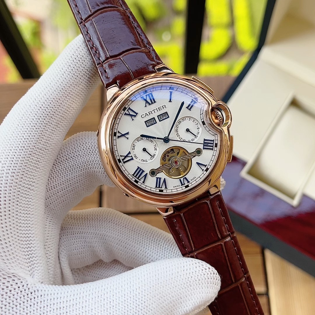 Cartier 简约风格 优雅大方卡地亚-Cartier 男士腕表 全自动机械机芯 矿物强化玻璃 316L精钢表壳 真皮表带 设计 商务休闲 尺寸:径44mm 厚度12mm