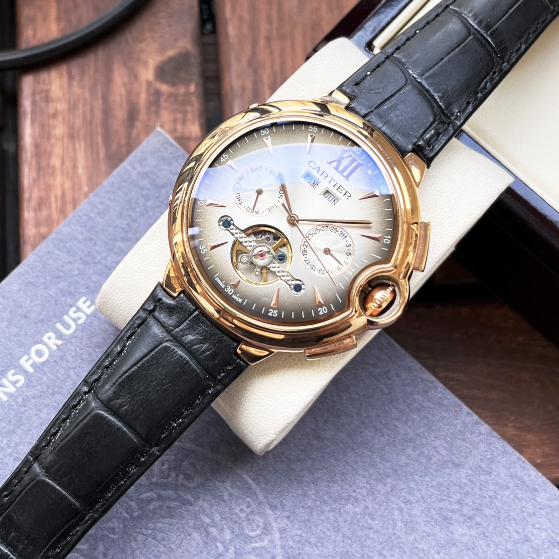 Cartier 白壳 玫金壳 【全新风格 】卡地亚-Cartier 男士腕表 全自动机械机芯 矿物强化玻璃 316L精钢表壳 真皮表带 休闲 商务 尺寸:径44mm 厚度12mm