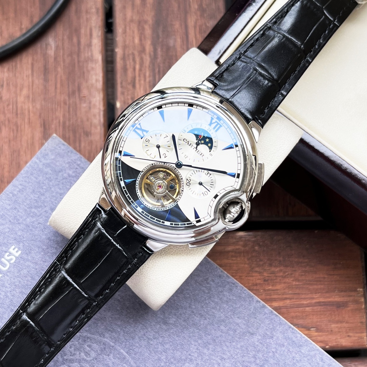 Cartier 白壳 玫瑰金 【典雅气质 】卡地亚-Cartier 男士腕表 全自动机械机芯 矿物强化玻璃 316L精钢表壳 真皮表带 休闲 商务 尺寸:直径44mm 厚度12mm