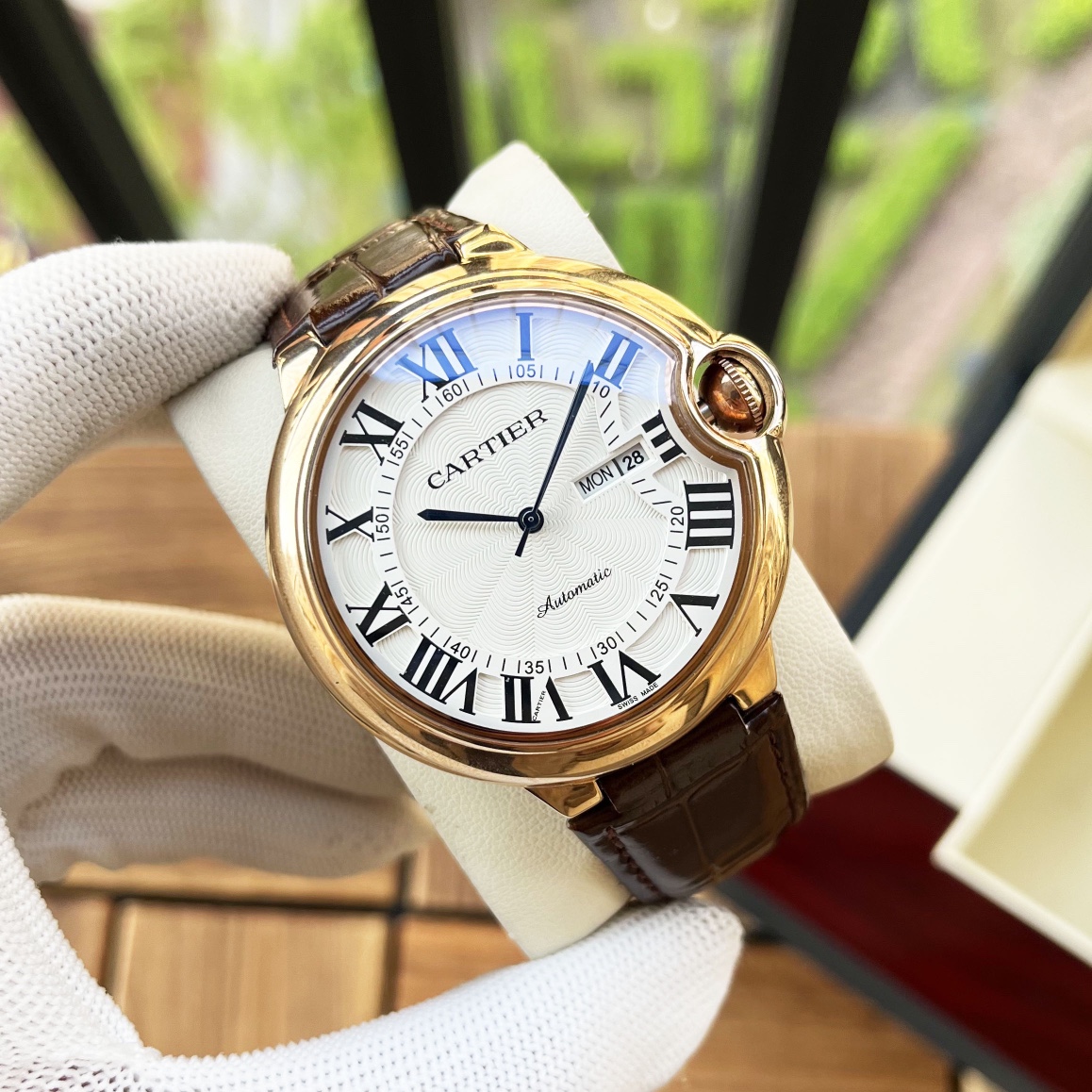 Cartier 白壳 玫瑰金 【简约 优雅大方】卡地亚-Cartier 男士腕表 全自动机械机芯 矿物强化玻璃 316L精钢表壳 真皮表带 全新风格 商务休闲 尺寸:径44mm 厚度12mm