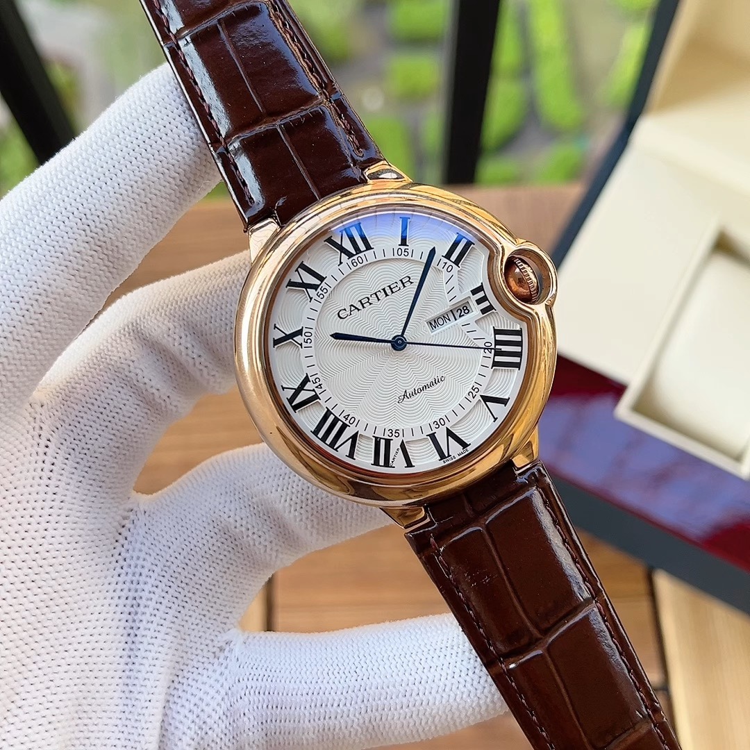 Cartier 简约 优雅大方卡地亚-Cartier 男士腕表 全自动机械机芯 矿物强化玻璃 316L精钢表壳 真皮表带 全新风格 商务休闲 尺寸:径44mm 厚度12mm