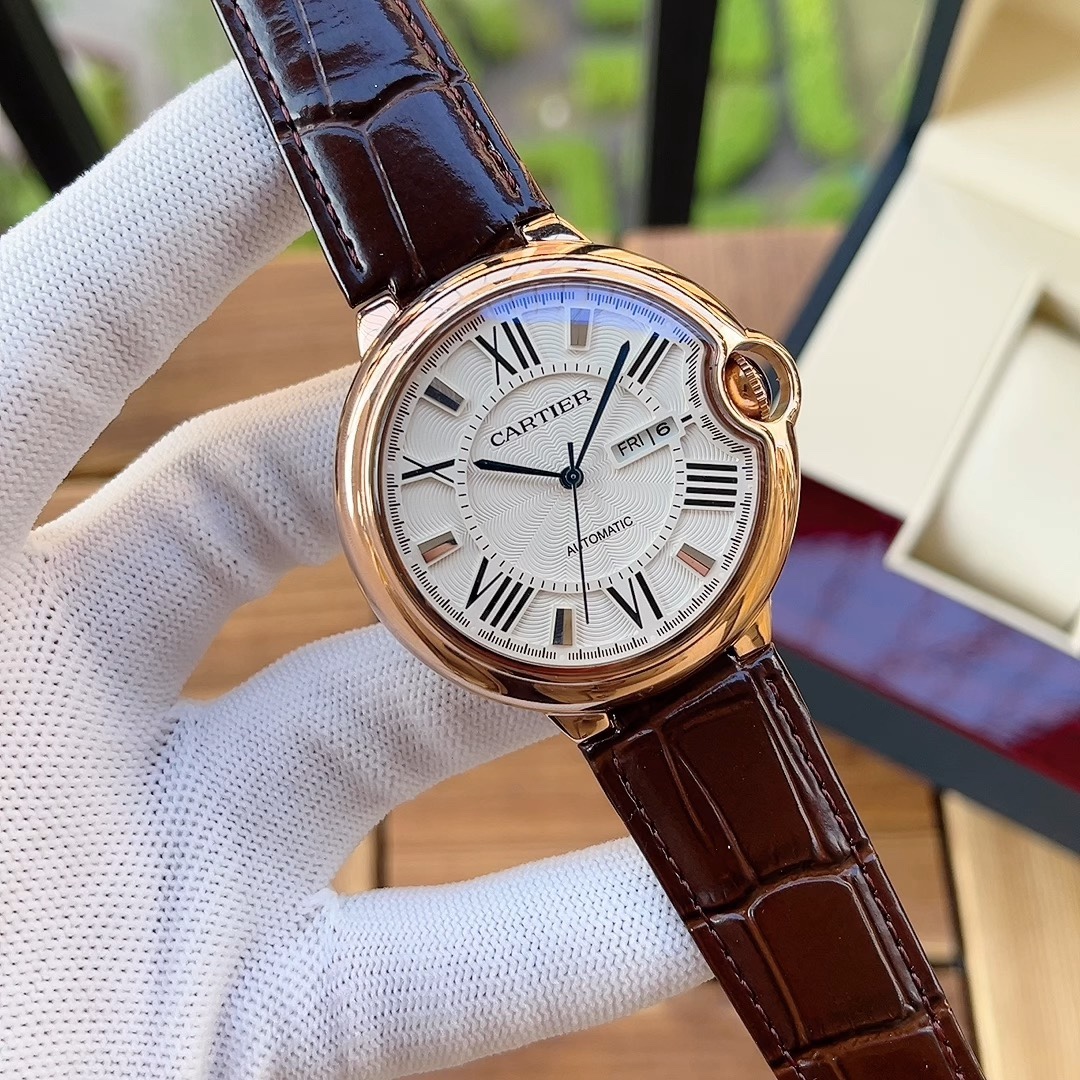 Cartier 简约 优雅大方卡地亚-Cartier 男士腕表 全自动机械机芯 矿物强化玻璃 316L精钢表壳 真皮表带 全新风格 商务休闲 尺寸:径44mm 厚度12mm