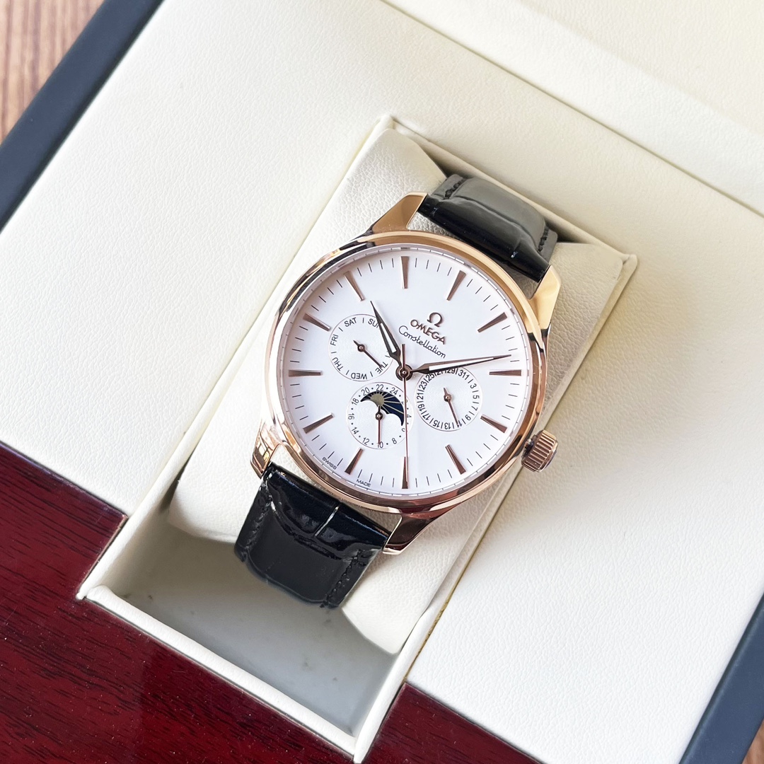 NO:393750,White shell, rose gold, steel belt. Haima upgraded multi-function model adopts multi-function 3836 movement, guaranteed quality, exquisite brushing technology on the side of the shell, always imitated, accurate picture movement [new upgrade, elegant hot sale] Omega-Omega Men's watch Fully automatic mechanical movement Mineral reinforced glass 316L stainless steel case Leather strap Fashion design Business and casual Size diameter 40mm Thickness 12mm Excellent production,,omega19860909白壳,玫瑰金,钢带. 海马升级多功能款 采用多功能3836机芯 品质有保证 壳身侧边选用精致拉丝工艺 一直被模仿 认准图片机芯【全新升级 优雅热卖】欧米茄-Omega 男士腕表 全自动机械机芯 矿物强化玻璃 316L精钢表壳 真皮表带 时尚设计 商务休闲 尺寸直径40mm 厚度12mm 卓越出品,,omega,Watch