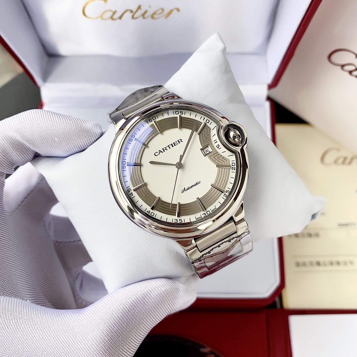 Cartier 简约 优雅大方卡地亚-Cartier 男士腕表 全自动机械机芯 矿物强化玻璃 316L精钢表壳 真皮表带 全新风格 商务休闲 尺寸:径44mm 厚度12mm