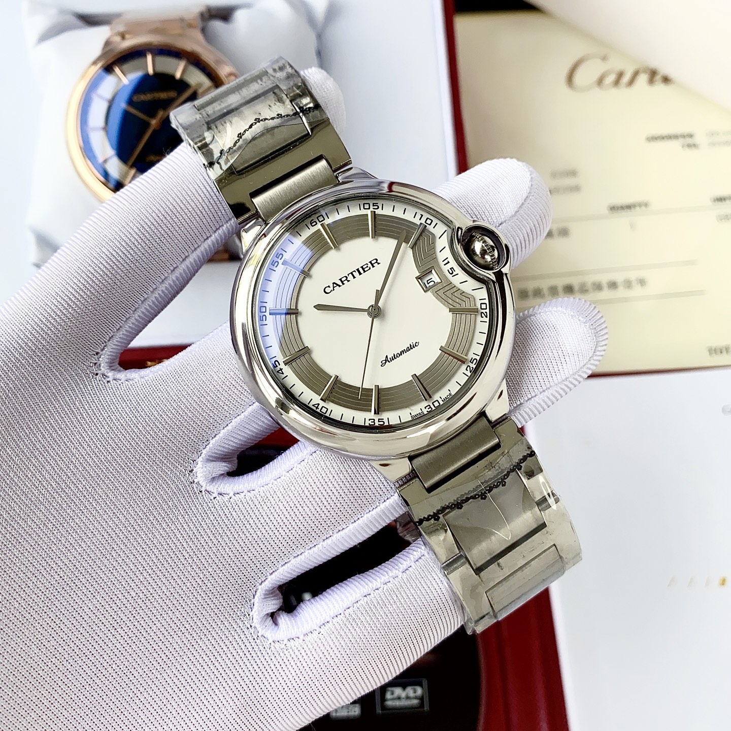 Cartier 简约 优雅大方卡地亚-Cartier 男士腕表 全自动机械机芯 矿物强化玻璃 316L精钢表壳 真皮表带 全新风格 商务休闲 尺寸:径44mm 厚度12mm
