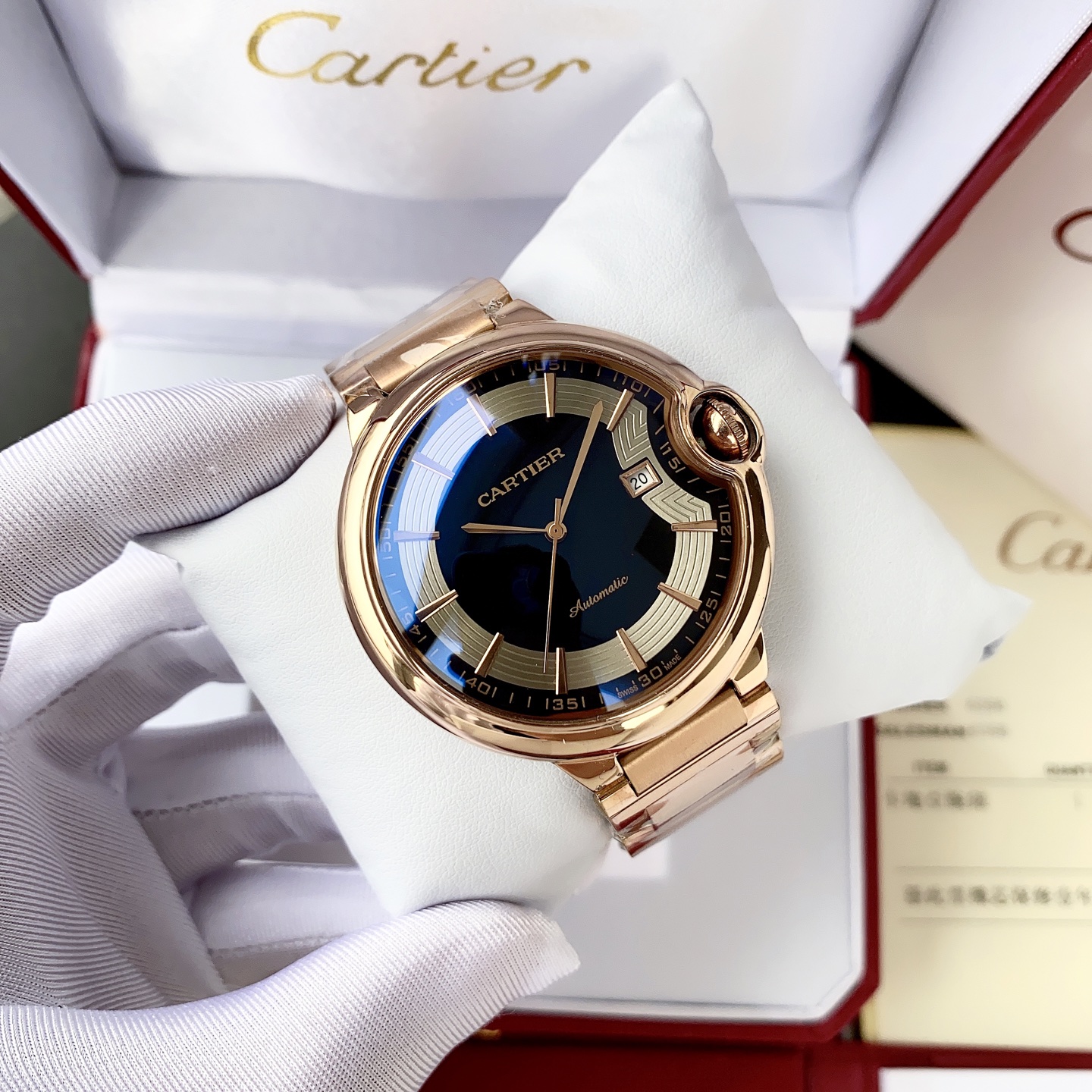 Cartier 简约 优雅大方卡地亚-Cartier 男士腕表 全自动机械机芯 矿物强化玻璃 316L精钢表壳 真皮表带 全新风格 商务休闲 尺寸:径44mm 厚度12mm
