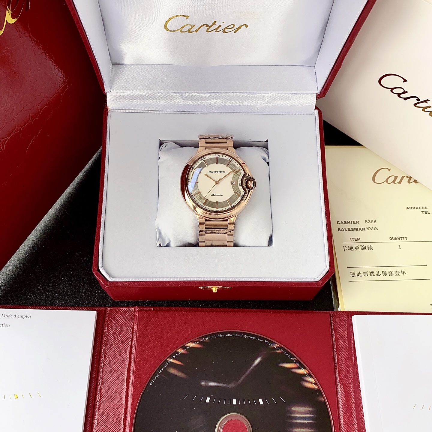 Cartier 简约 优雅大方卡地亚-Cartier 男士腕表 全自动机械机芯 矿物强化玻璃 316L精钢表壳 真皮表带 全新风格 商务休闲 尺寸:径44mm 厚度12mm