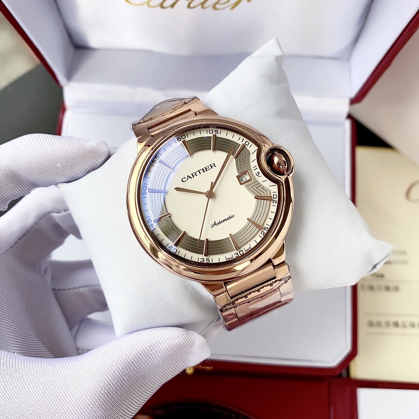 Cartier 简约 优雅大方卡地亚-Cartier 男士腕表 全自动机械机芯 矿物强化玻璃 316L精钢表壳 真皮表带 全新风格 商务休闲 尺寸:径44mm 厚度12mm