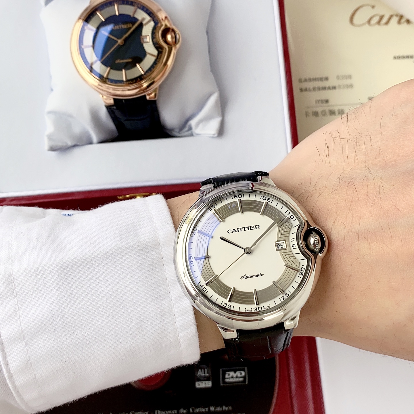 Cartier 白壳 玫瑰金 钢带+ 【简约 优雅大方】卡地亚-Cartier 男士腕表 全自动机械机芯 矿物强化玻璃 316L精钢表壳 真皮表带 全新风格 商务休闲 尺寸:直径44mm 厚度12mm