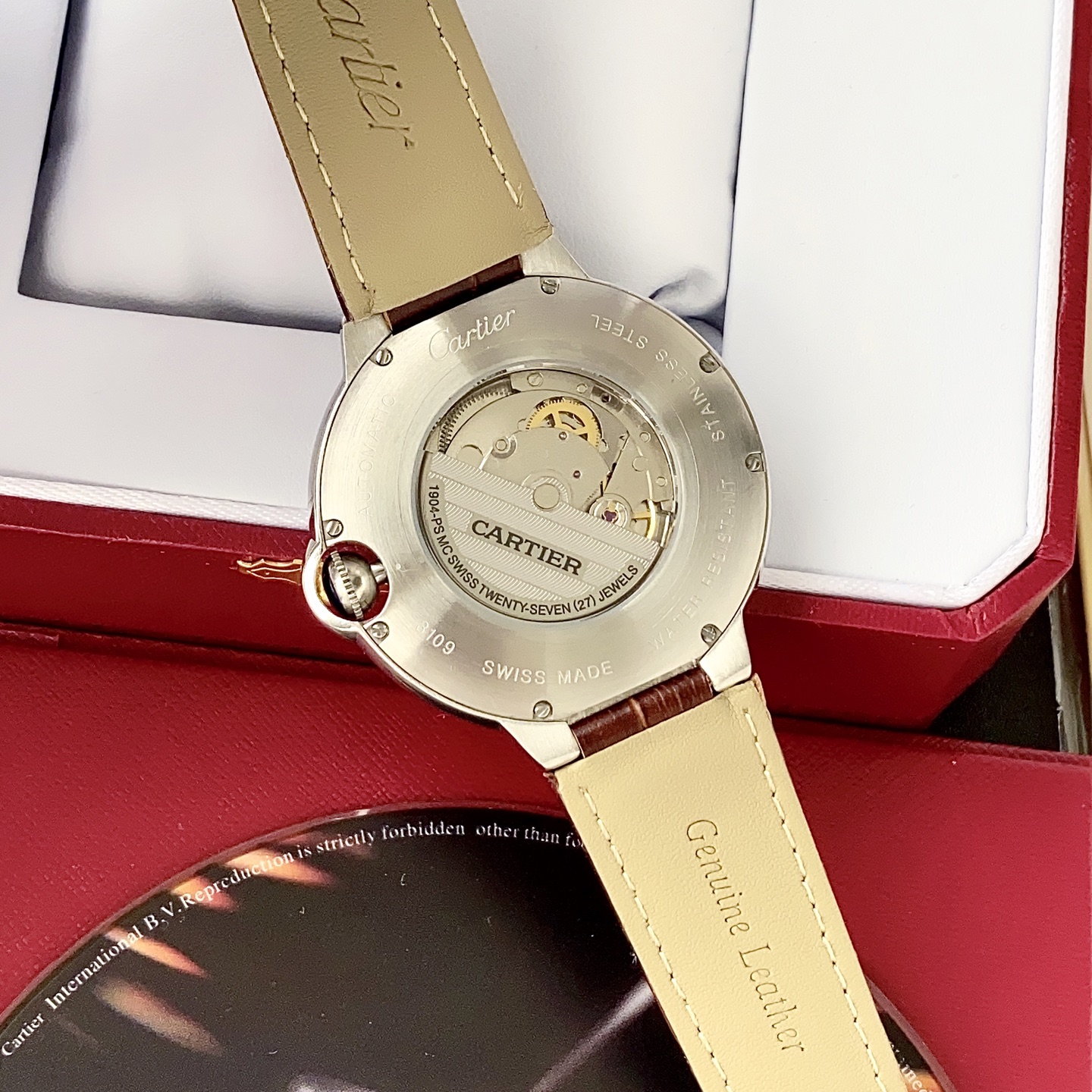 Cartier 白壳 玫瑰金 钢带+ 【简约 优雅大方】卡地亚-Cartier 男士腕表 全自动机械机芯 矿物强化玻璃 316L精钢表壳 真皮表带 全新风格 商务休闲 尺寸:直径44mm 厚度12mm