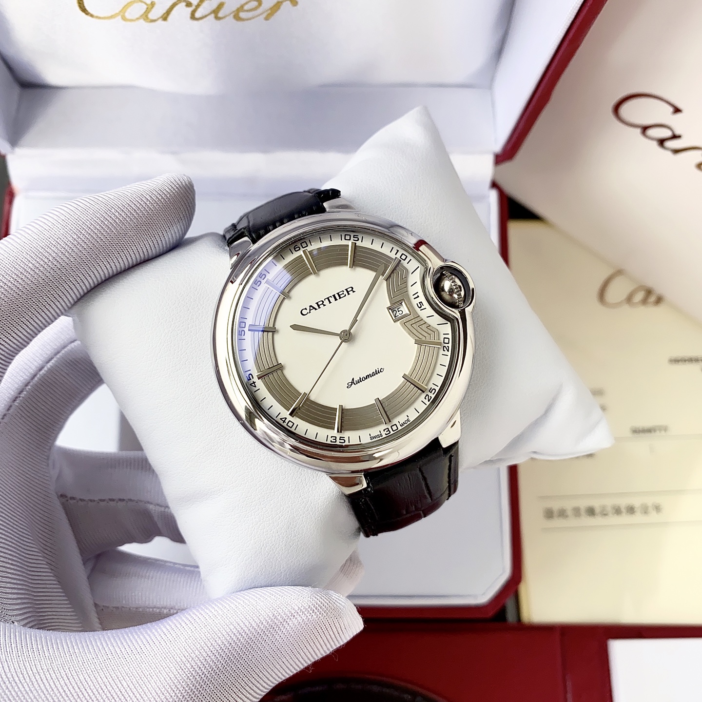 Cartier 白壳 玫瑰金 钢带+ 【简约 优雅大方】卡地亚-Cartier 男士腕表 全自动机械机芯 矿物强化玻璃 316L精钢表壳 真皮表带 全新风格 商务休闲 尺寸:直径44mm 厚度12mm