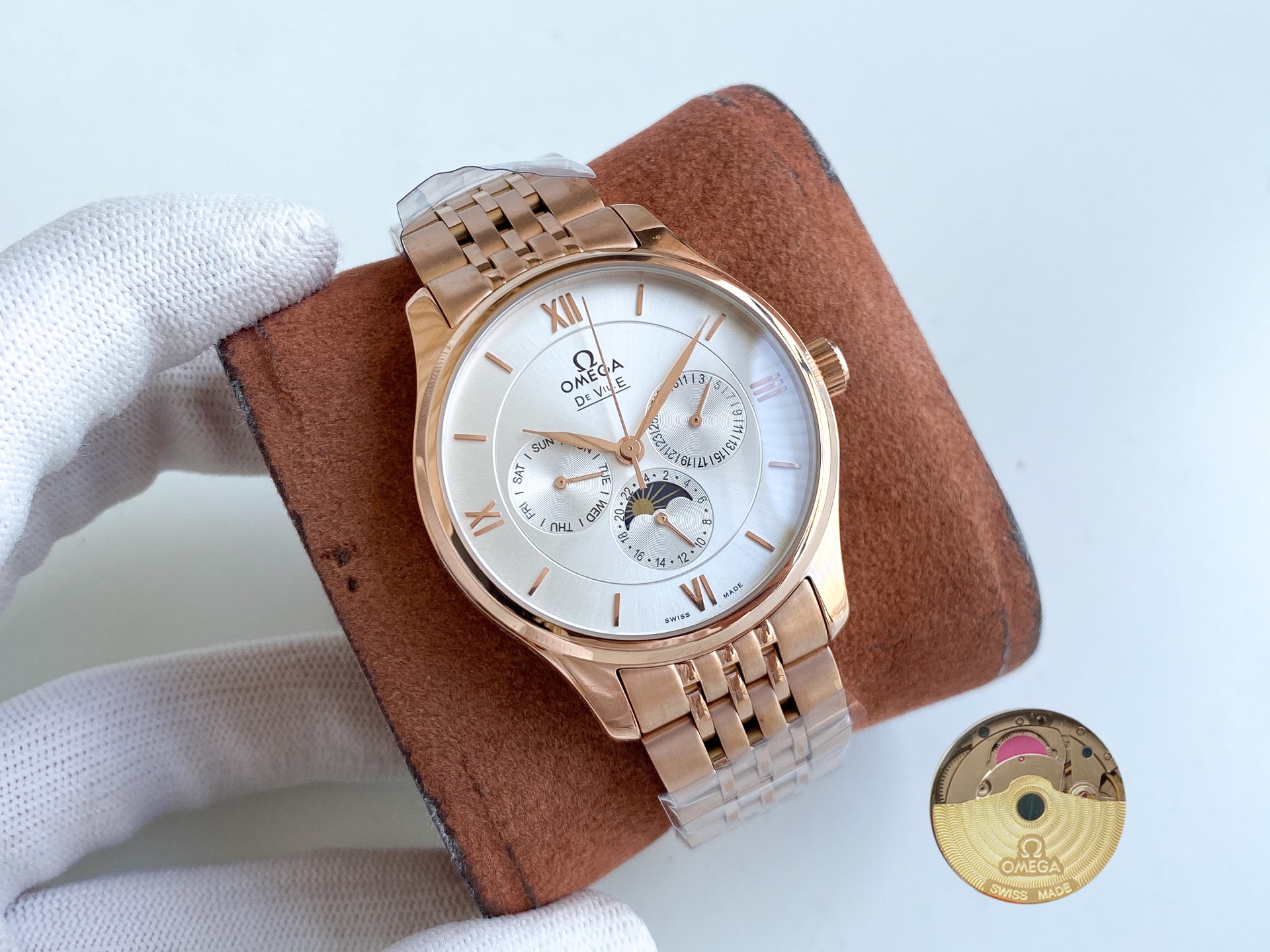 NO:393837,White shell, rose gold, steel belt. Butterfly flying classic multi-function watch. There are weekly at 3:6:9:00, 24 hours moon phase function. It adopts 3836 movement (stable and accurate when walking). The side of the shell adopts wire drawing technology to make the whole more refined and durable. [Newly upgraded, classic and versatile] Omega-Omega Men's watch Fully automatic mechanical movement Mineral reinforced glass 316L stainless steel case Imported Italian calfskin strap (the back of the strap has more leather pattern) /316 stainless steel matte steel strap (better texture) Fashion design Business and leisure Size: 40mm diameter, 12mm thickness, excellent products, continuous, omega, cowhide19860909白壳,玫瑰金,钢带.蝶飞经典多功能腕表 3点6点9点位置分别设有星期 日期 24小时月相功能 采用3836机芯(稳定 走时精准) 壳侧身更是采用了拉丝工艺 让整体更加精致 耐用【全新升级 经典百搭】欧米茄-Omega 男士腕表 全自动机械机芯 矿物强化玻璃 316L精钢表壳 进口意大利小牛皮表带 (表带背面更有同色皮纹) /316精钢磨砂钢带（质感更好）时尚设计 商务休闲 尺寸:直径40mm 厚度12mm 卓越出品精品不断,,omega,cowhide,Watch