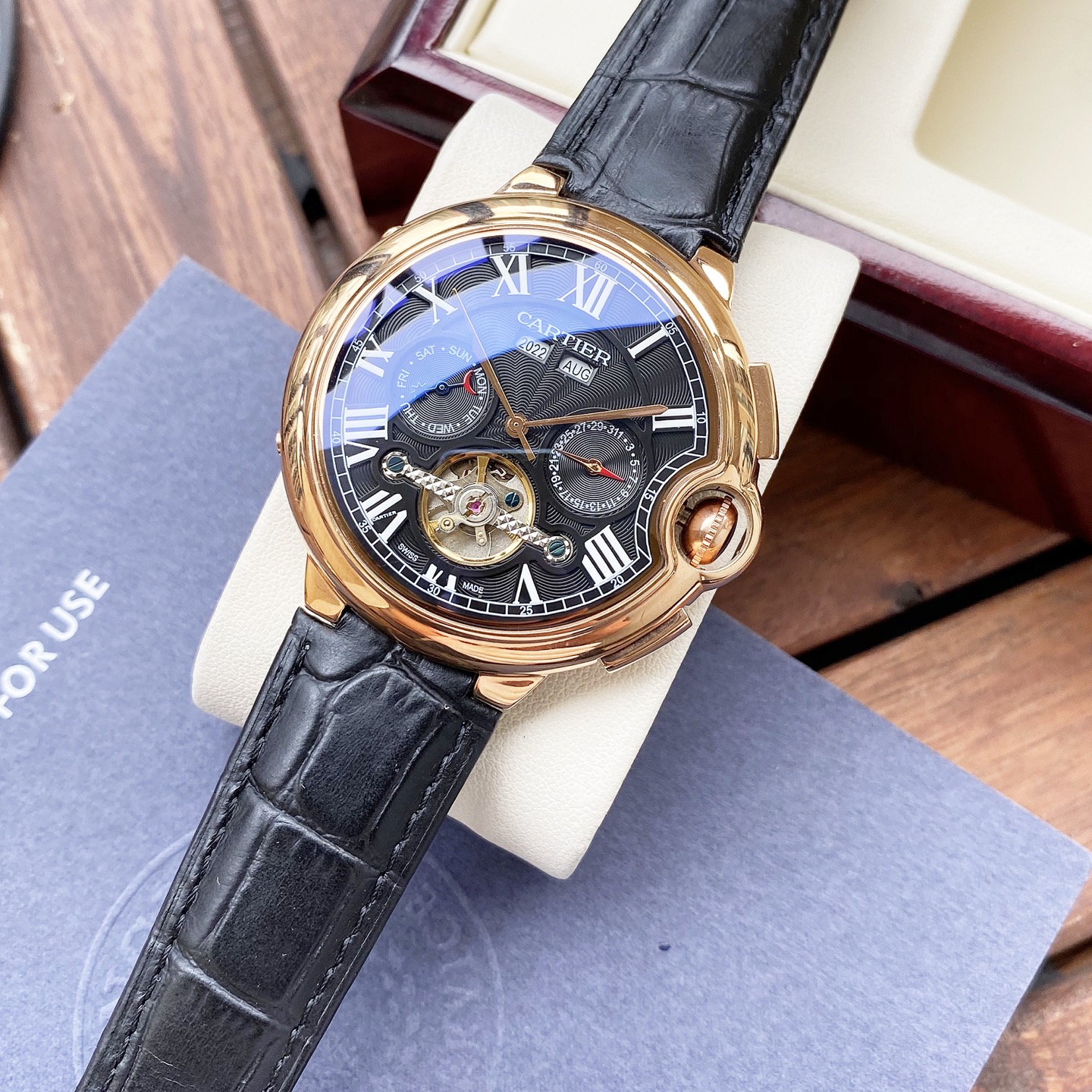 Cartier 白壳 玫金壳 【全新风格 】卡地亚-Cartier 男士腕表 全自动机械机芯 矿物强化玻璃 316L精钢表壳 真皮表带 休闲 商务 尺寸:直径44mm 厚度12mm