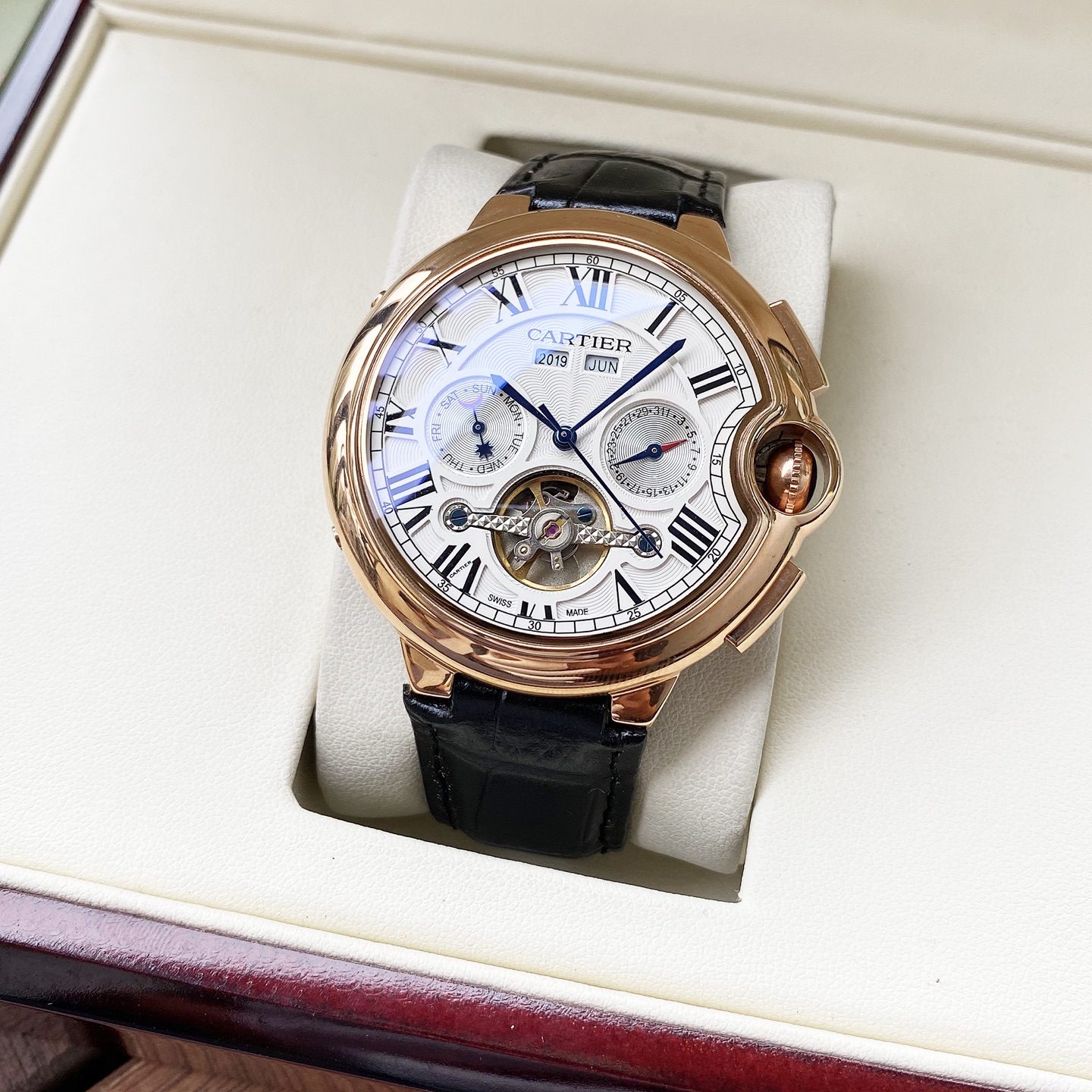 Cartier 白壳 玫金壳 【全新风格 】卡地亚-Cartier 男士腕表 全自动机械机芯 矿物强化玻璃 316L精钢表壳 真皮表带 休闲 商务 尺寸:直径44mm 厚度12mm