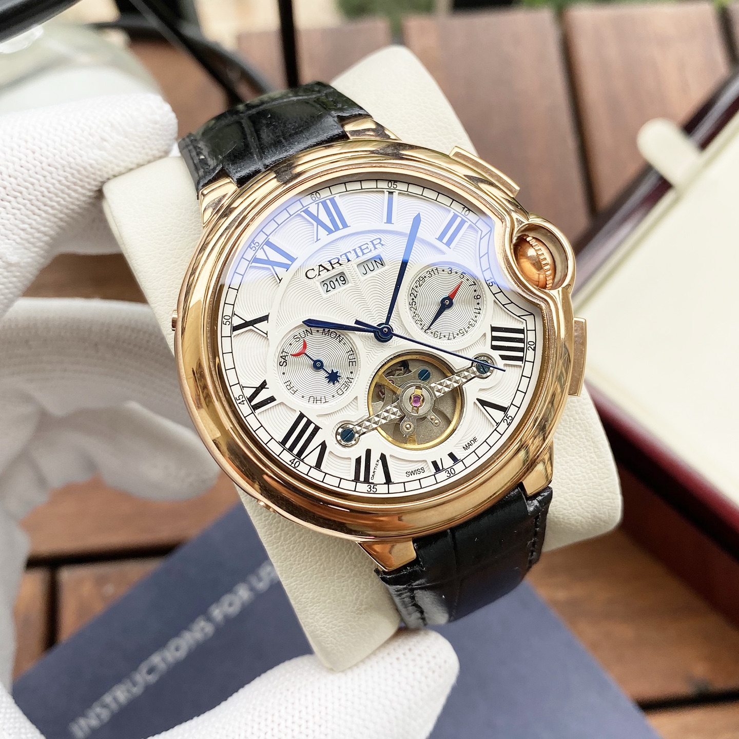 Cartier 白壳 玫金壳 【全新风格 】卡地亚-Cartier 男士腕表 全自动机械机芯 矿物强化玻璃 316L精钢表壳 真皮表带 休闲 商务 尺寸:直径44mm 厚度12mm
