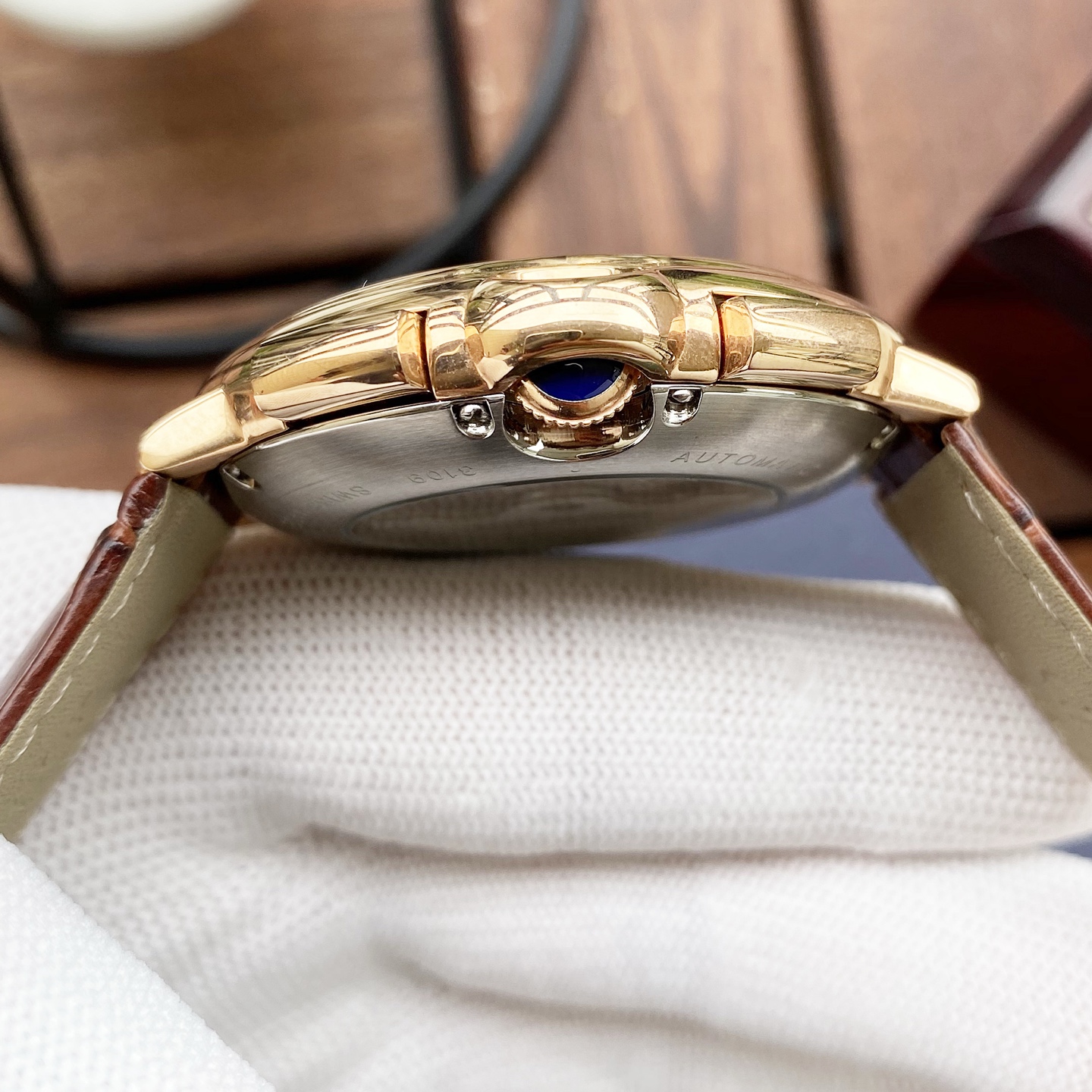 Cartier 白壳 玫金壳 【全新风格 】卡地亚-Cartier 男士腕表 全自动机械机芯 矿物强化玻璃 316L精钢表壳 真皮表带 休闲 商务 尺寸:直径44mm 厚度12mm