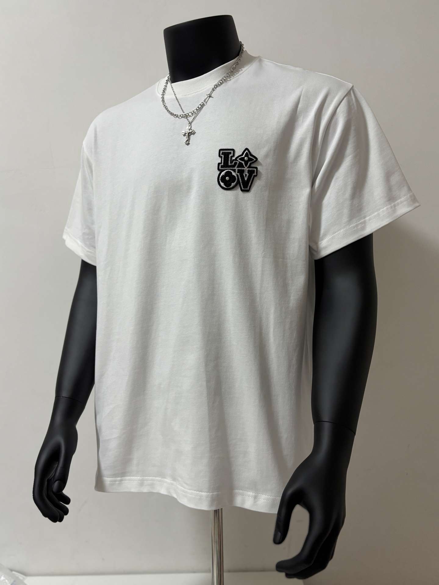 P75 1V primavera y verano nuevo estilo, camiseta clásica con adornos de perlas bordadas tridimensionales, versión alta,…