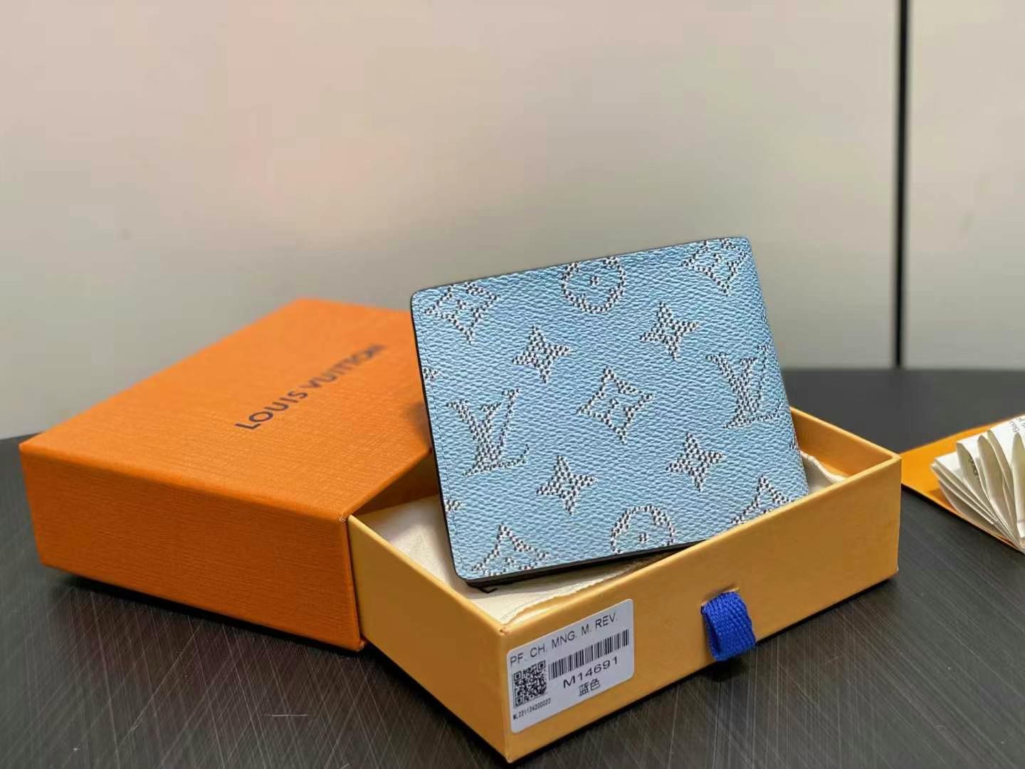 Multipleホワイト短款西装夹財布 - Pharrell Williamsデザインの革新