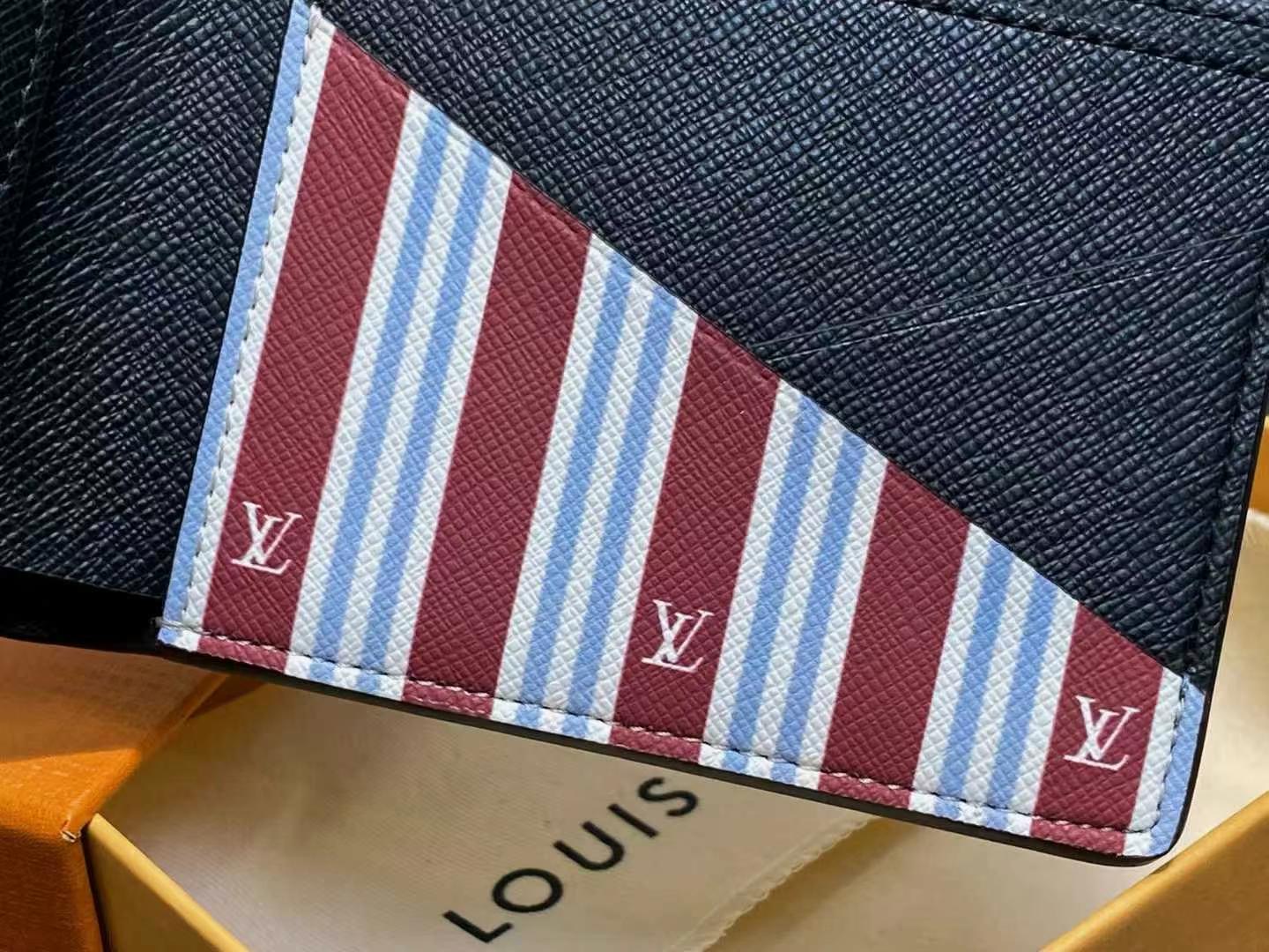 Multipleホワイト短款西装夹財布 - Pharrell Williamsデザインの革新