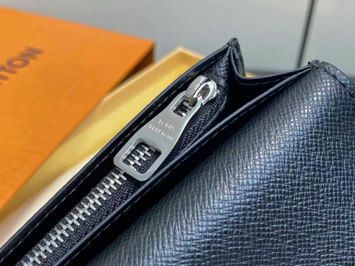 Louis Vuitton Brazza 財布 - モノグラムヘリテージデザイン・収納力抜群