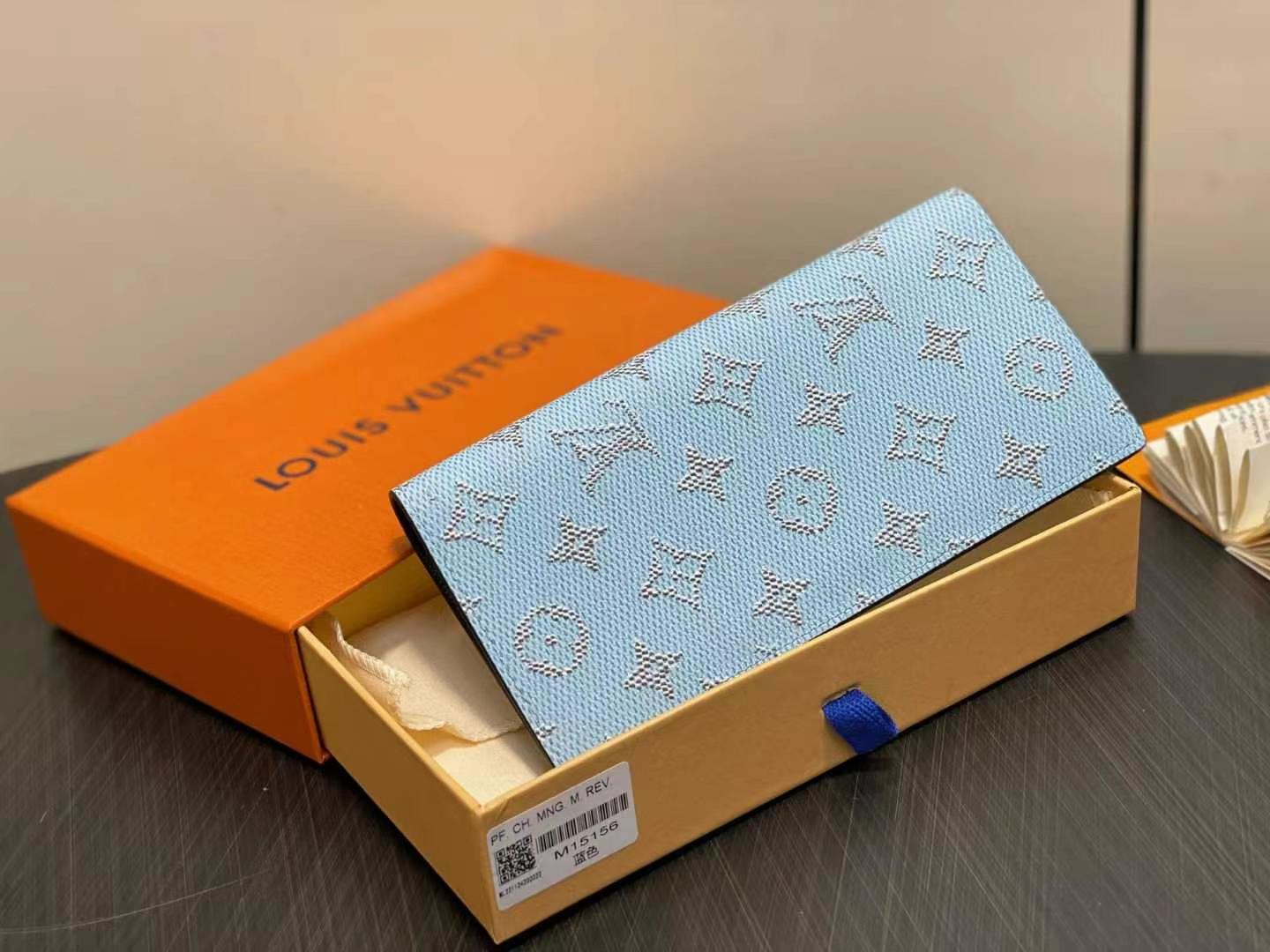 Louis Vuitton Brazza 財布 - モノグラムヘリテージデザイン・収納力抜群