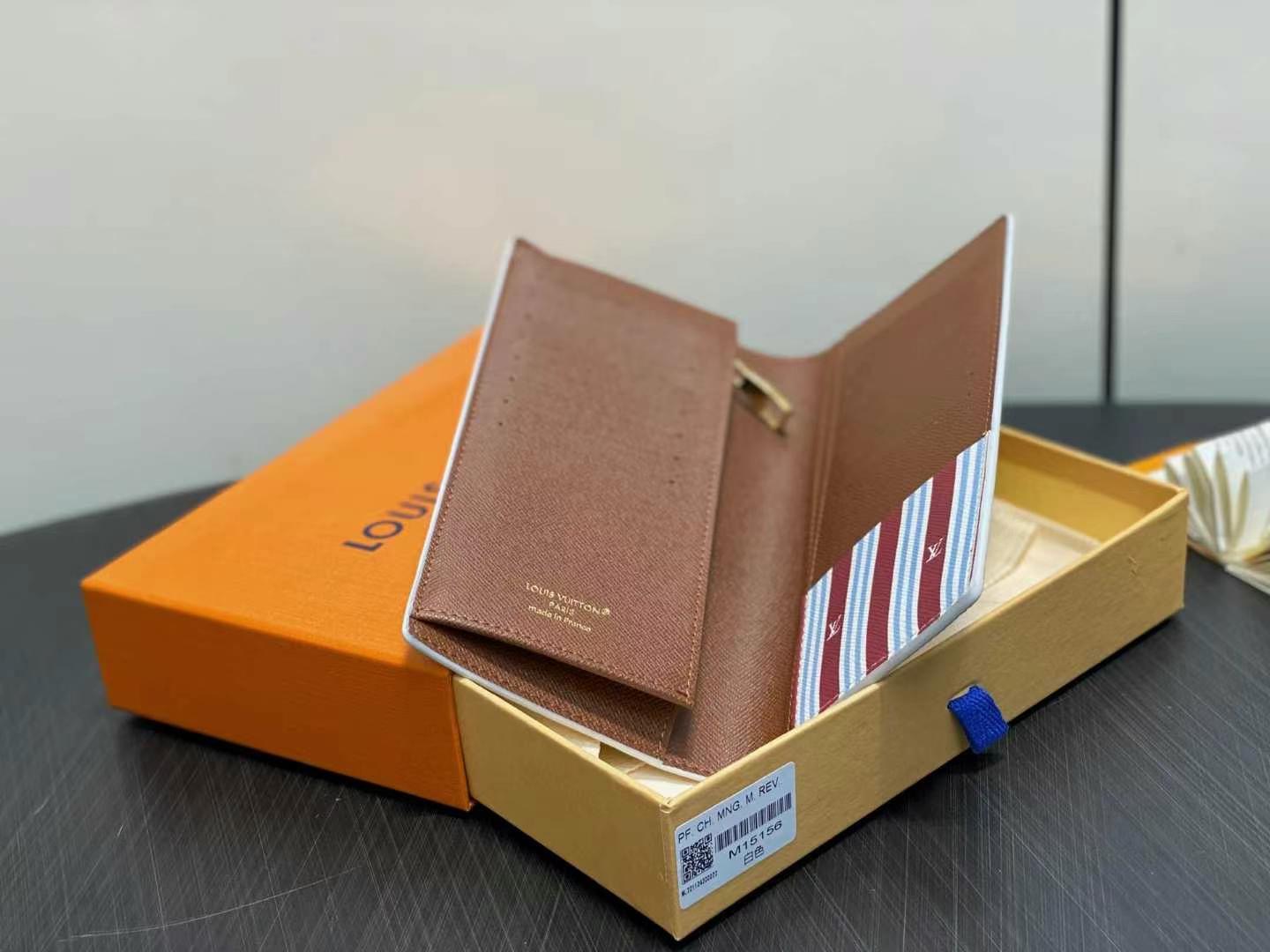 Louis Vuitton Brazza 財布 長款モデル カードポケット付き