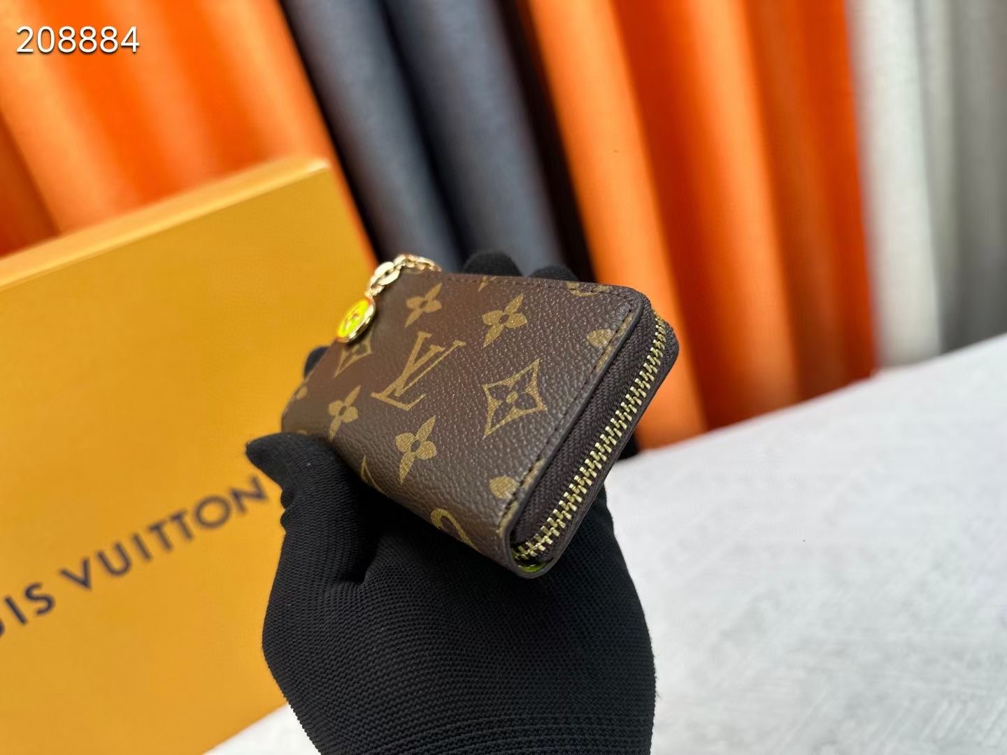 Noaキーリング モノグラムキャンバス製のエレガントなアクセサリー