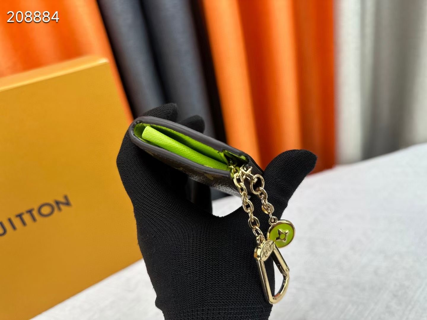 Noaキーリング モノグラムキャンバス製のエレガントなアクセサリー