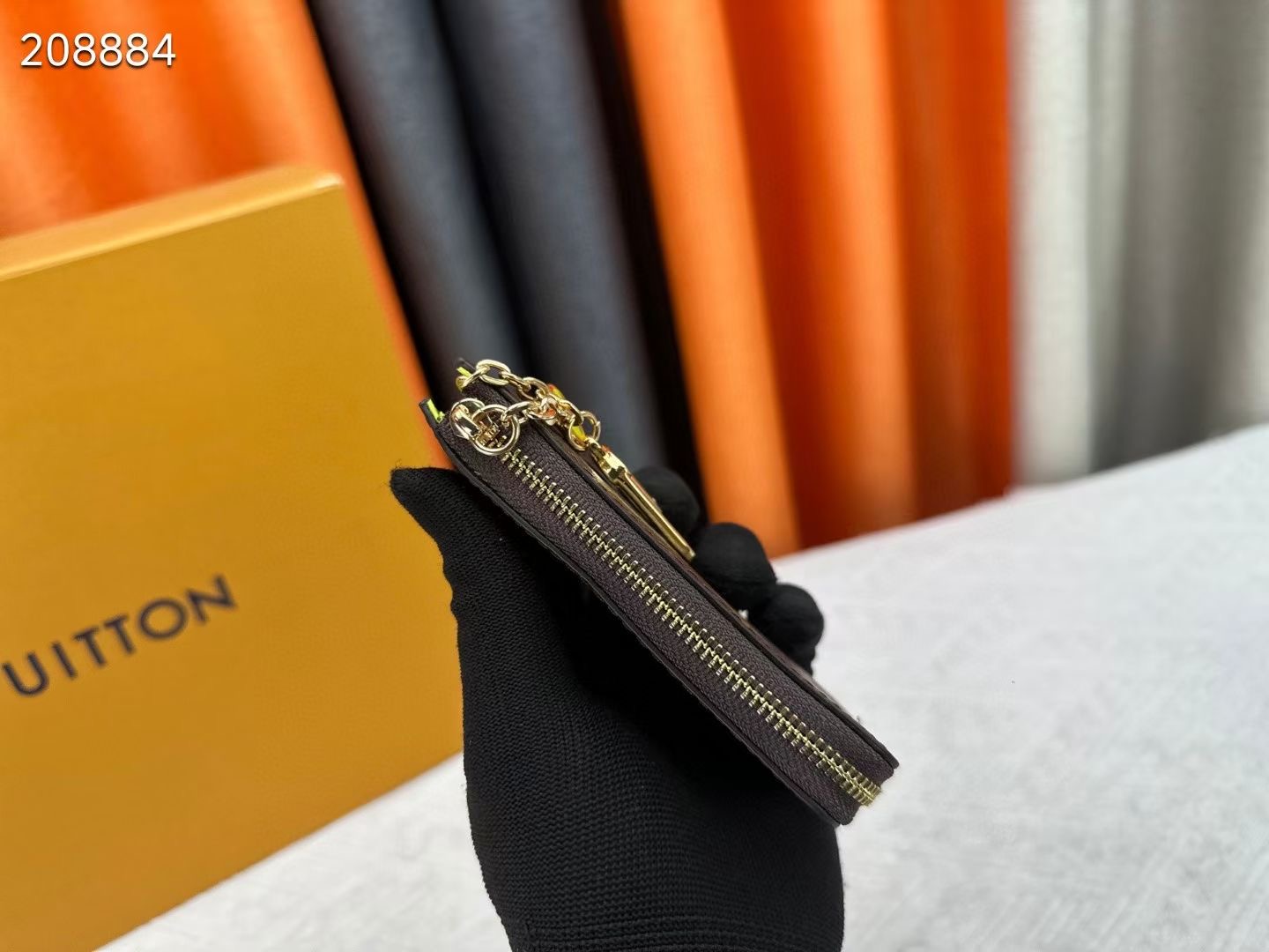 Noaキーリング モノグラムキャンバス製のエレガントなアクセサリー