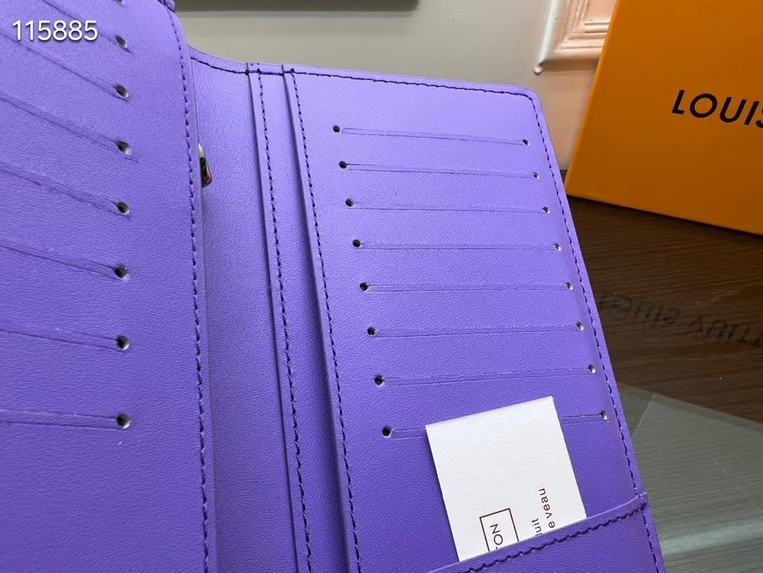 M81546短夹 - 紫色のモダンデザインと実用性