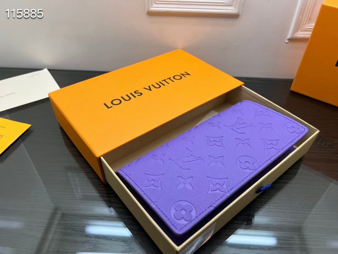 M81546短夹 - 紫色のモダンデザインと実用性