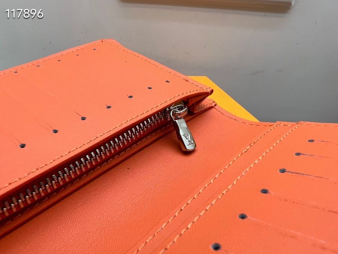 Taurllon小牛皮短夹 P185 - シンプルで実用的なデザイン