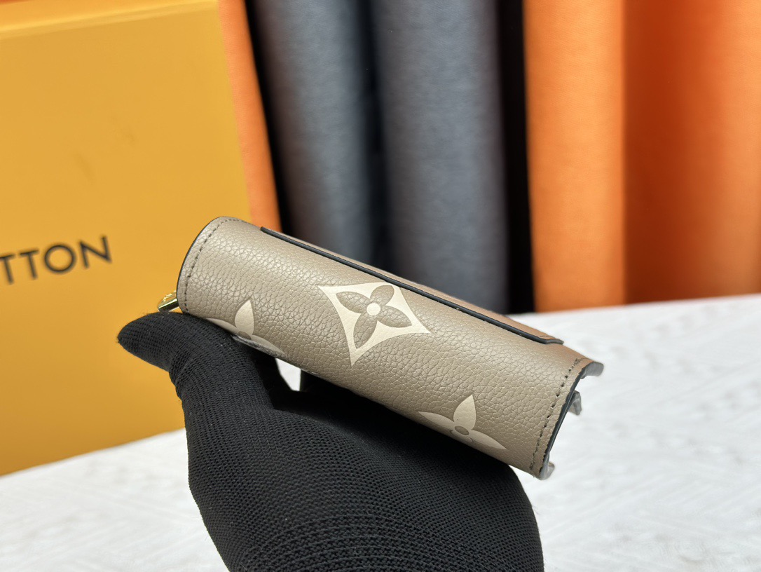 ルイ・ヴィトン Cléa 財布 モノグラム エンプラント