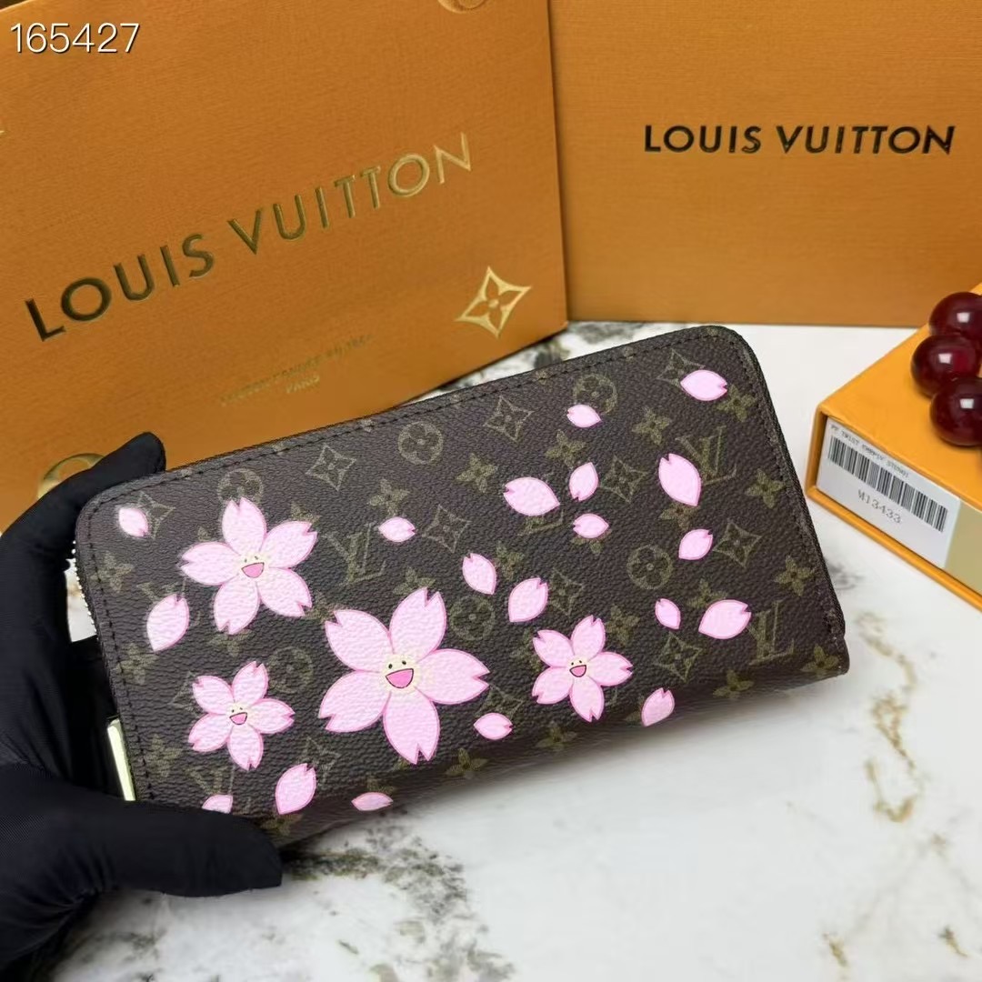 P210 M13433 桜シリーズ ラウンドジッパー財布の洗練されたデザイン