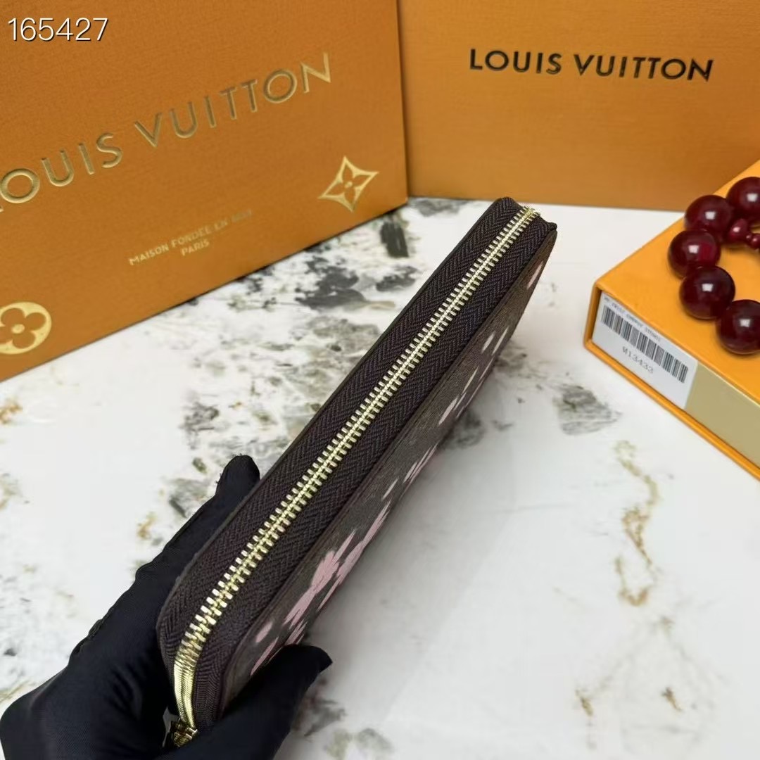 P210 M13433 桜シリーズ ラウンドジッパー財布の洗練されたデザイン