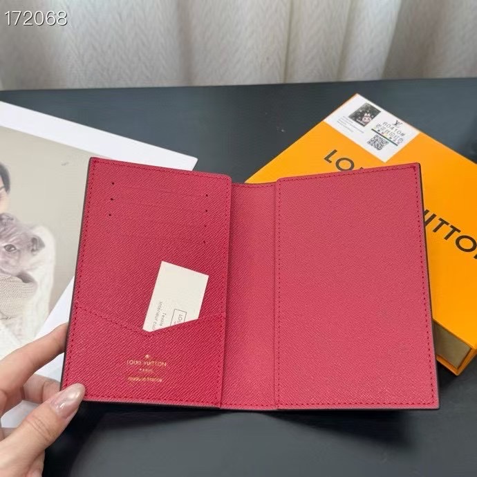 LV拉布布Labubu护照夹 - エレガントなデザインと機能性