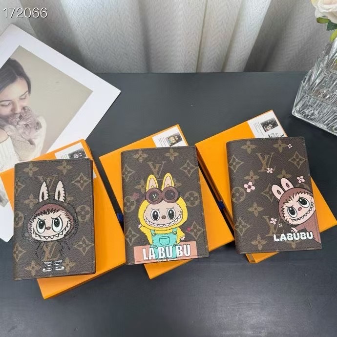 LVラブブLabubuパスポートケース - エレガントなデザインと実用性