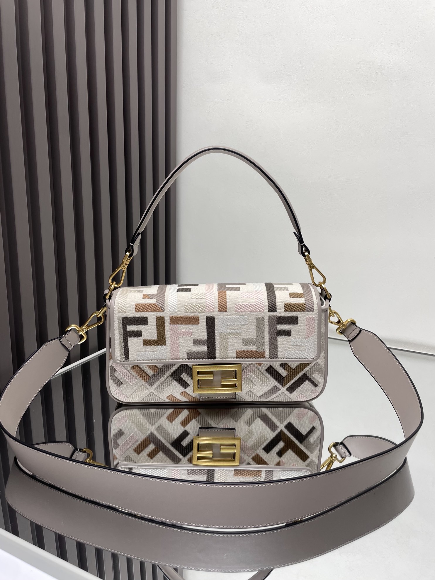 Fendi Baguette Limited Edition Color Embroidered Shoulder Bag, 26x13x6cm 1 i1712020792 354 1