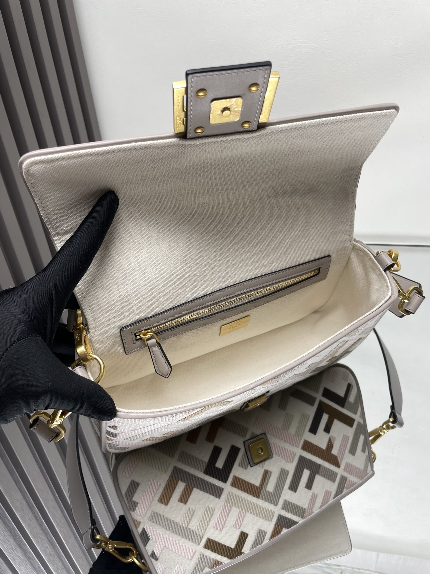 Fendi Baguette Limited Edition Color Embroidered Shoulder Bag, 26x13x6cm 6 i1712020792 371 7