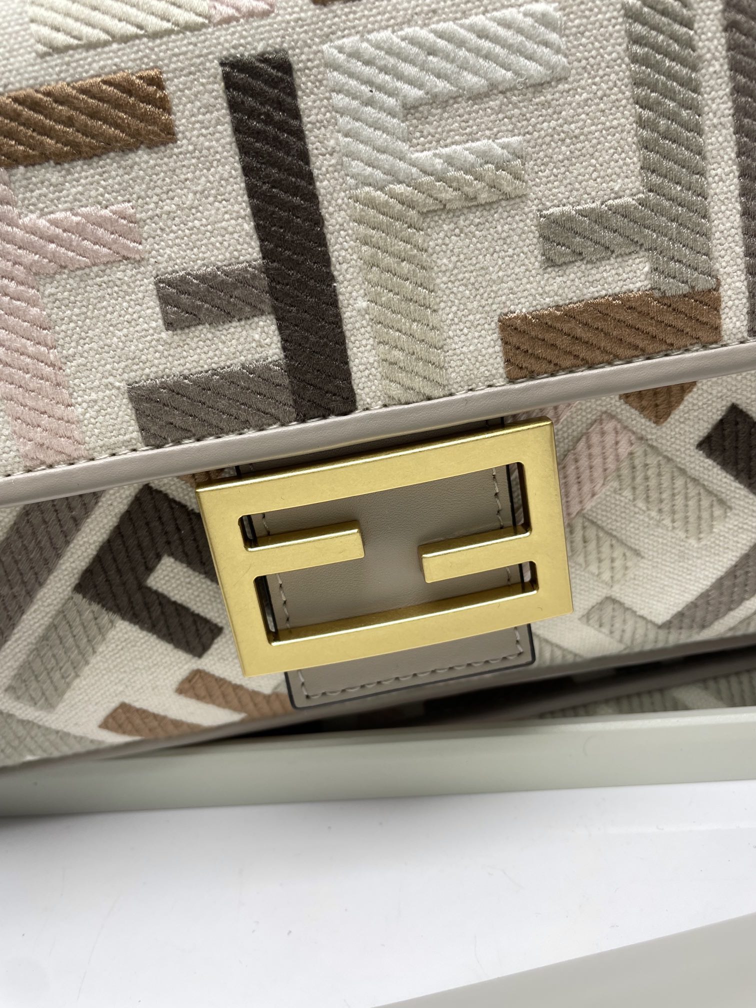 Fendi Baguette Limited Edition Color Embroidered Shoulder Bag, 26x13x6cm 4 i1712020792 78 5