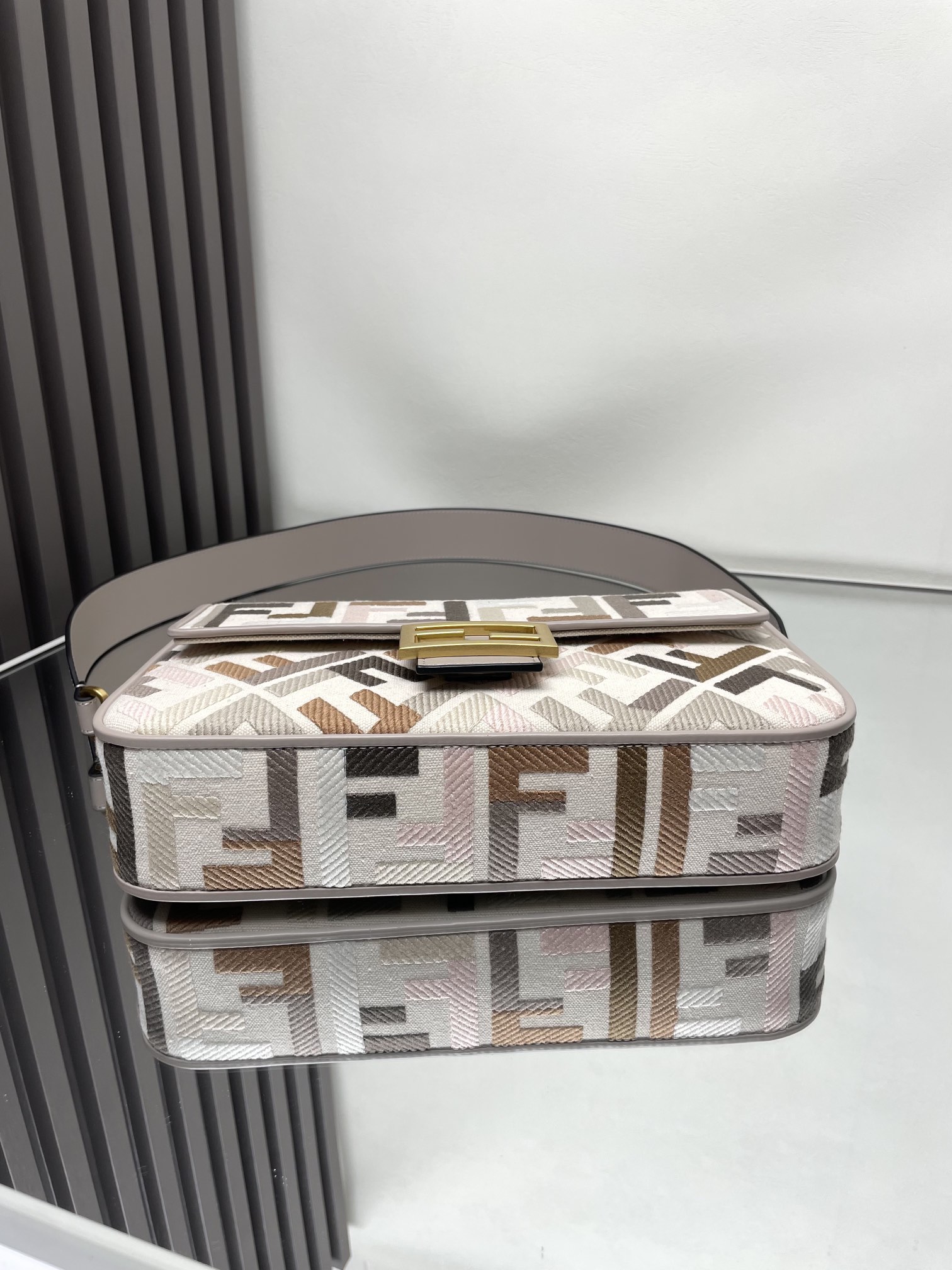 Fendi Baguette Limited Edition Color Embroidered Shoulder Bag, 26x13x6cm 5 i1712020792 9142 0