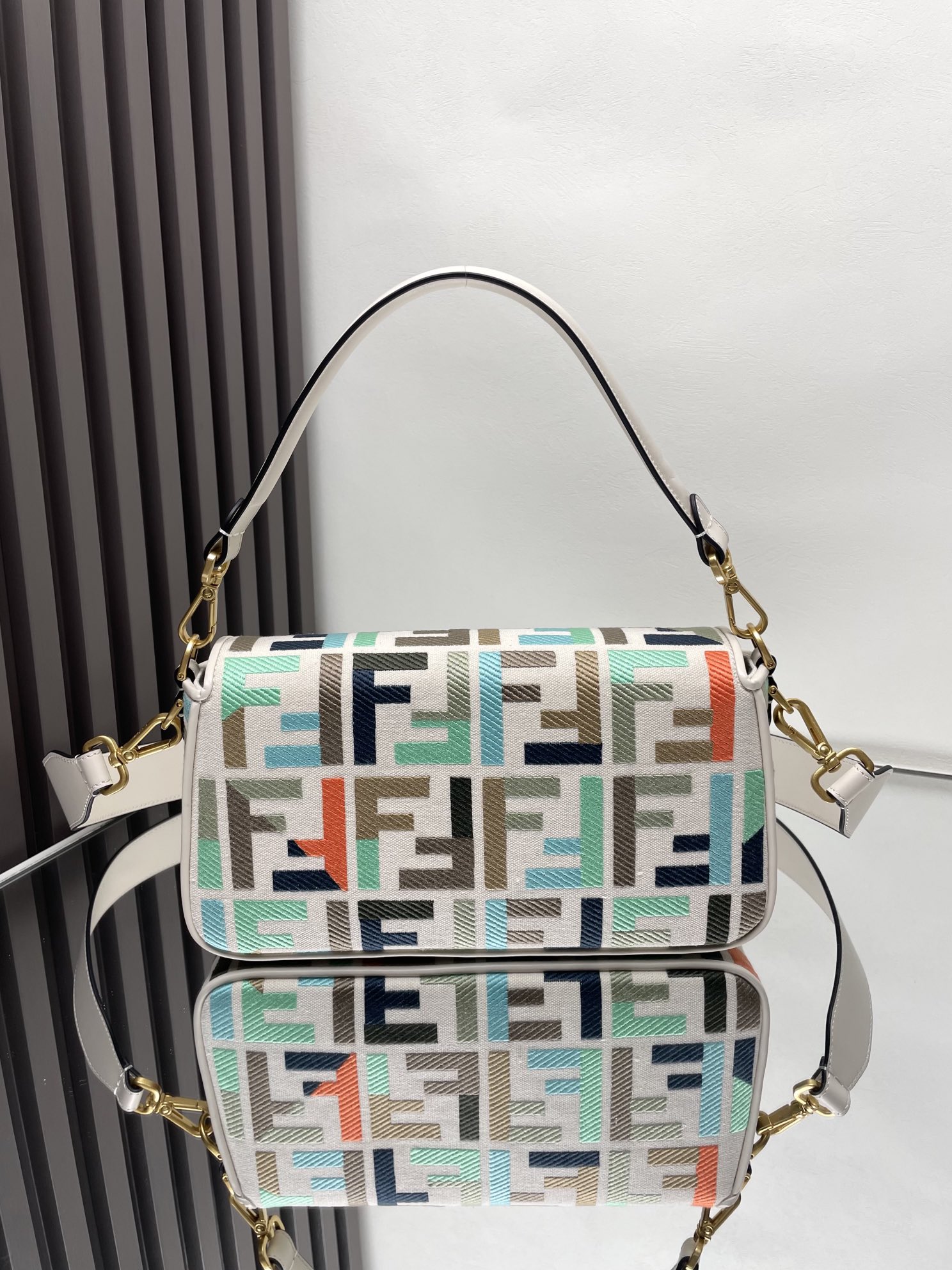 Fendi Baguette Limited Edition Colorful Embroidered Shoulder Bag Clutch 9 i1712021147 3905 0