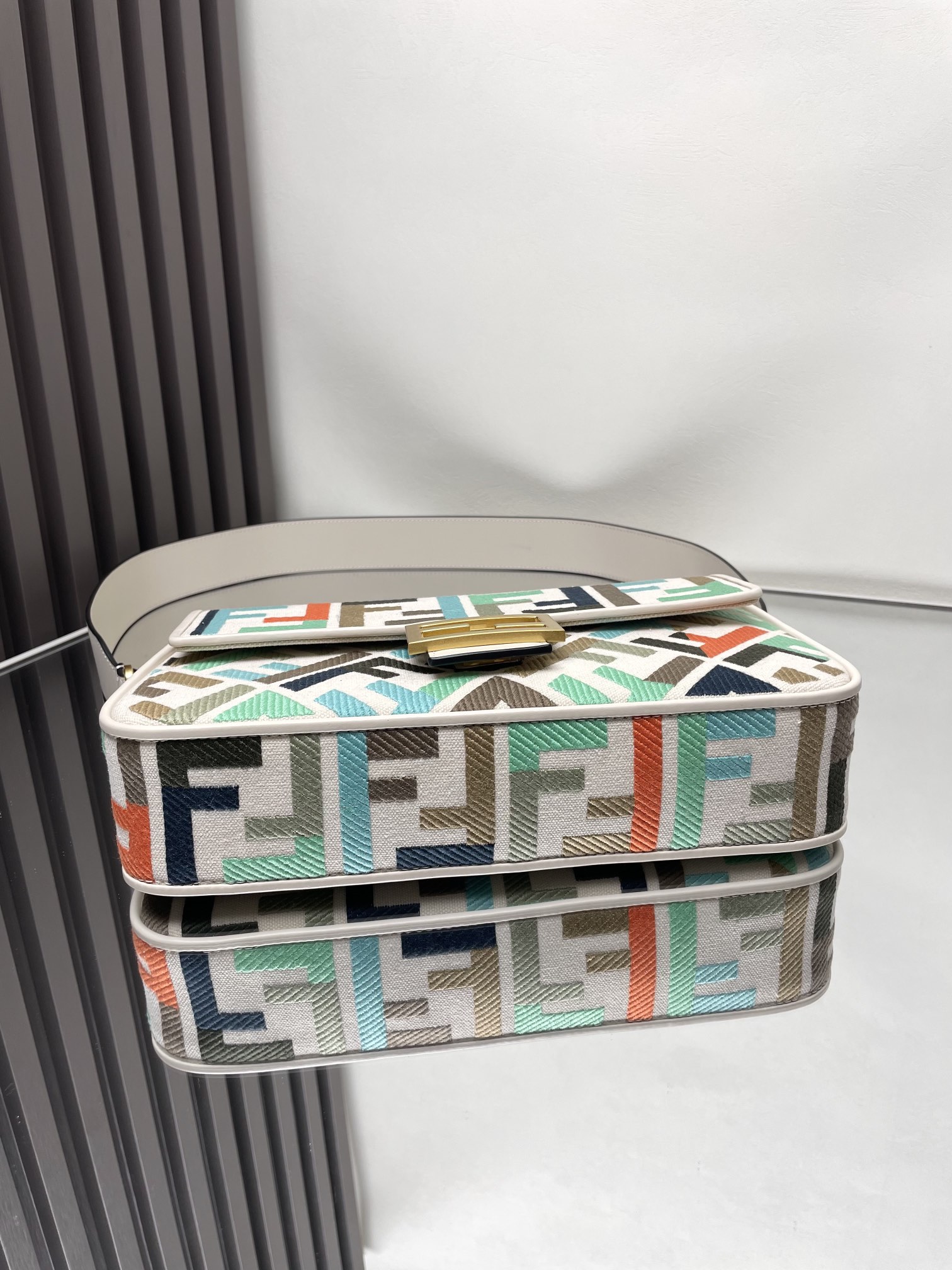 Fendi Baguette Limited Edition Colorful Embroidered Shoulder Bag Clutch 5 i1712021147 6546 1