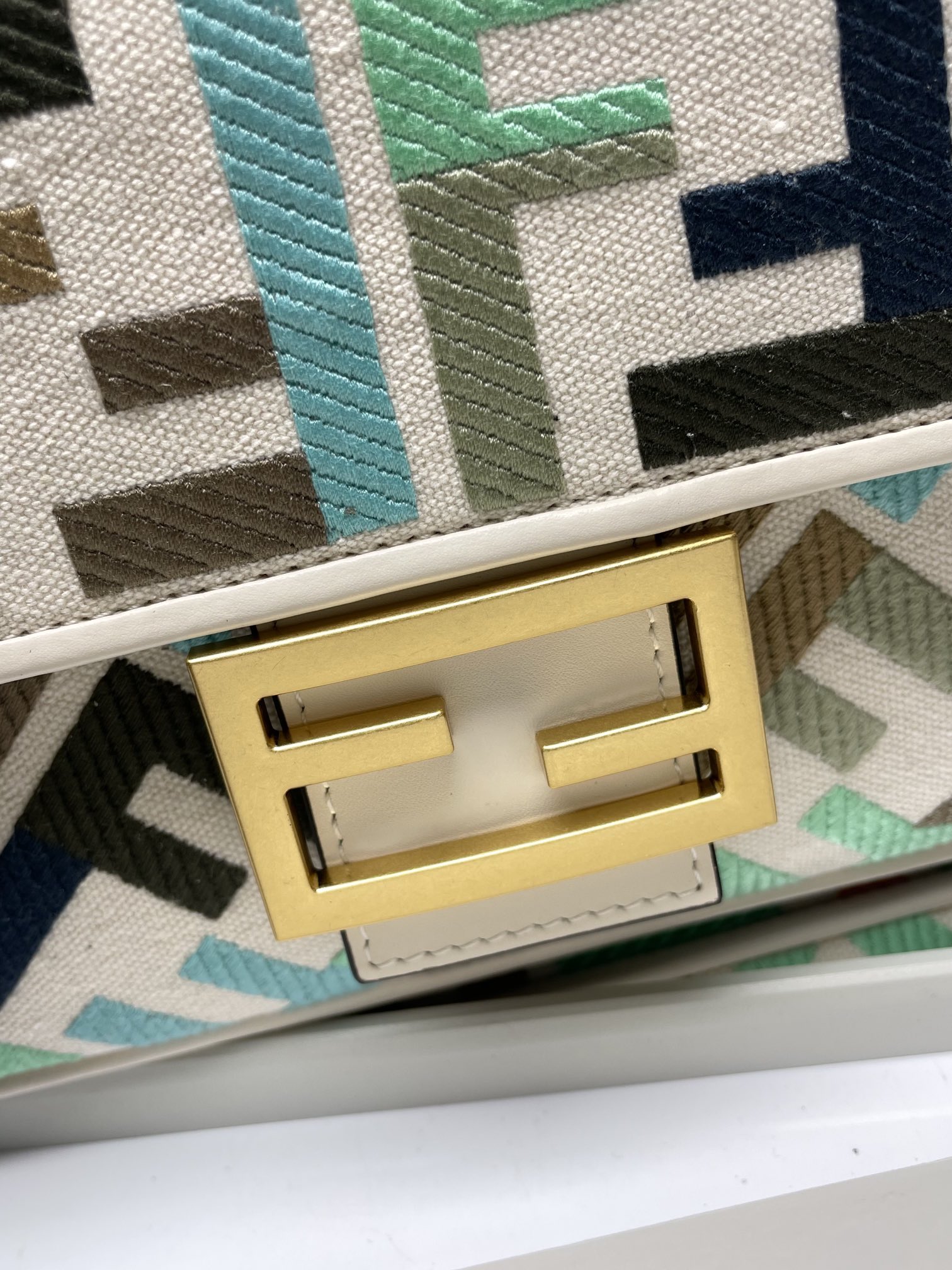Fendi Baguette Limited Edition Colorful Embroidered Shoulder Bag Clutch 4 i1712021148 7821 7