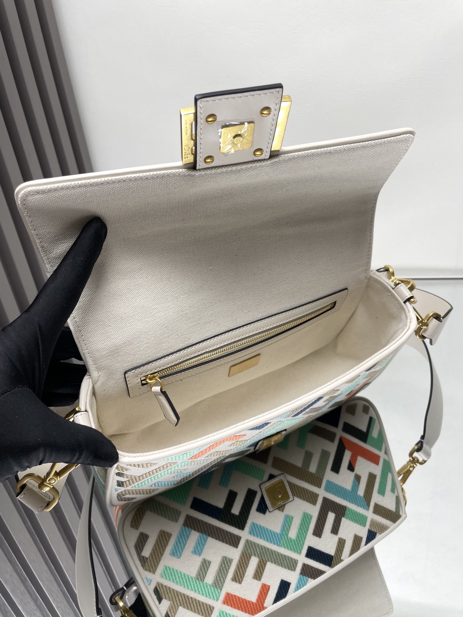 Fendi Baguette Limited Edition Colorful Embroidered Shoulder Bag Clutch 6 i1712021148 8377 6