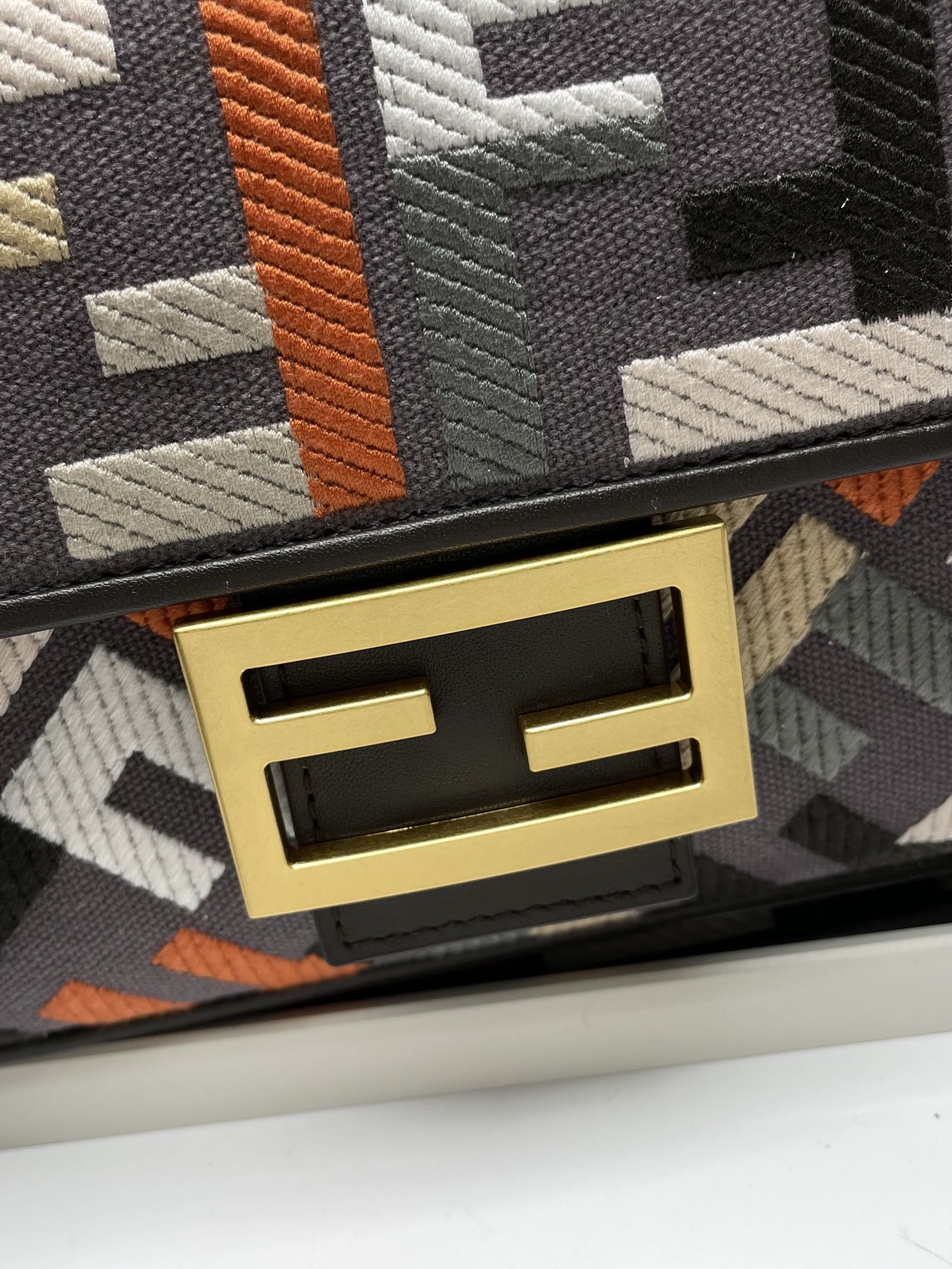 Fendi Baguette Bag Limited Edition Colorful Embroidered Shoulder Bag 4 i1712021233 2447 8